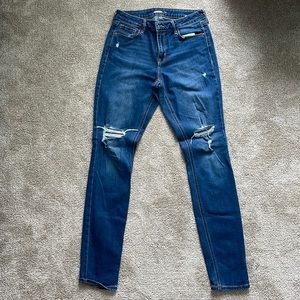 Distressed Old Navy skinny blue jeans